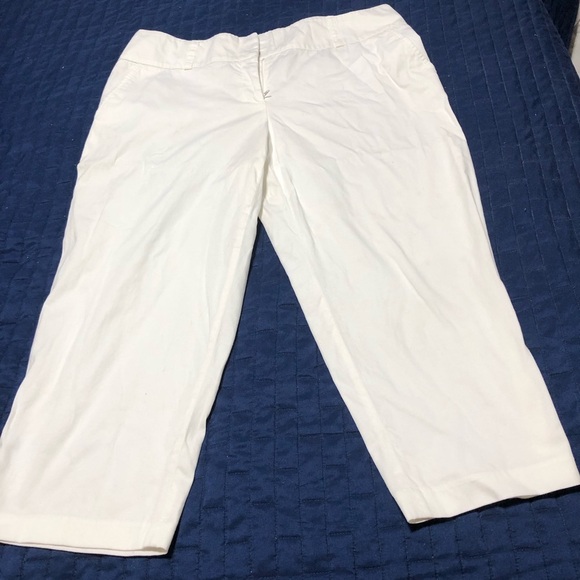 AGB white Cropped Pants size 10- 97% cotton 3% spandex- real cute summer pants - Picture 7 of 9